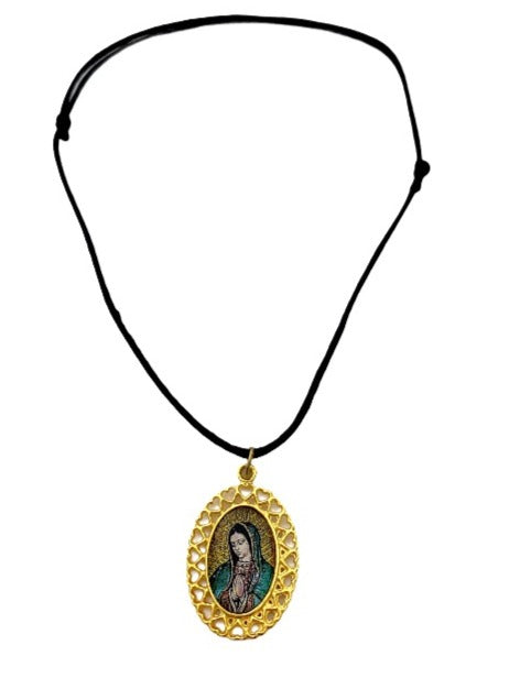 Medalla Virgen de Guadalupe con hilo